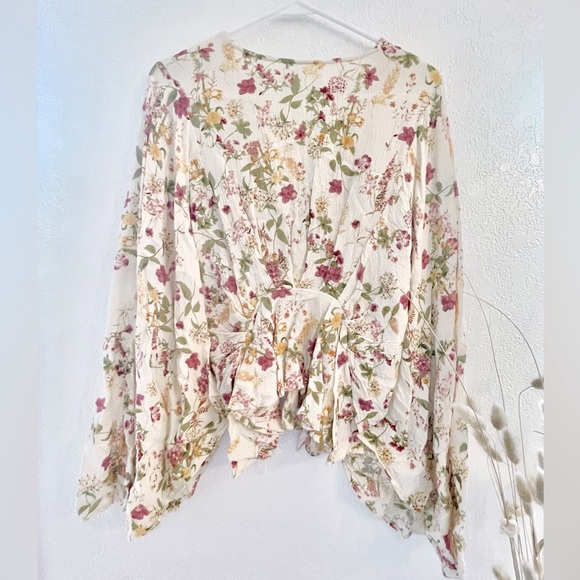 Band of Gypsies // Boho Crop Floral Blouse in Pale Yellow - Picture 3 of 7